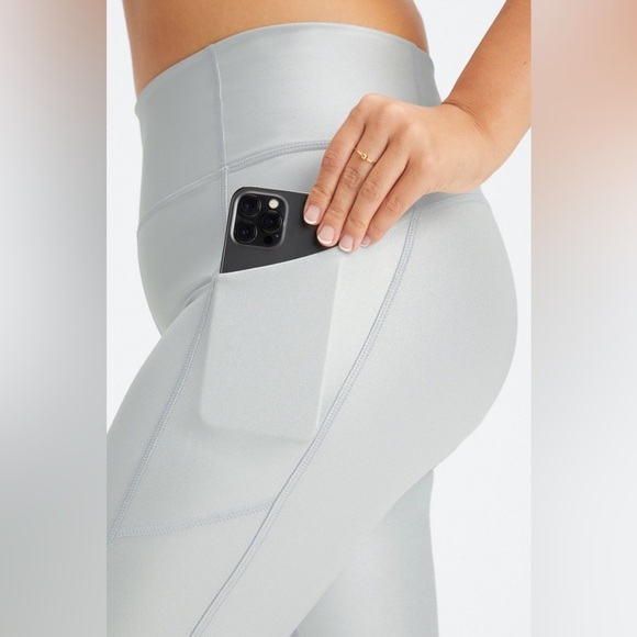Fabletics Oasis PureLuxe High-Waisted 7/8 Legging Mineral Grey Size M NWT - Picture 4 of 8